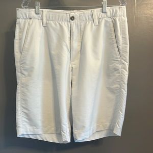 Under armor men’s golf shorts white 34 waist good condition